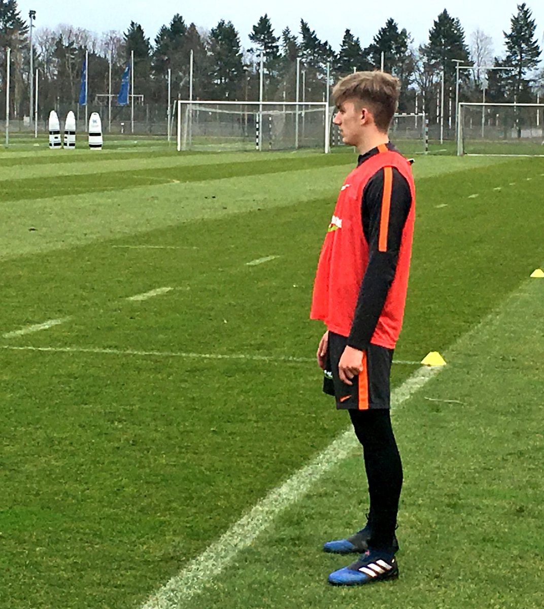 Good to see <a href="/sinan_kurt_24/">Sinan Kurt</a> back in training this afternoon! 🖐 #hahohe 🔵⚪️
