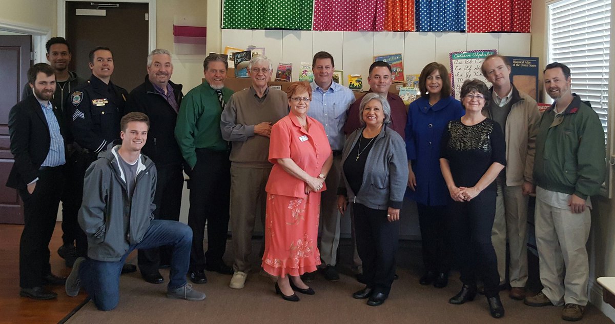 Kids <a href="/CityofCHeights/">CityofCitrusHeights</a> Sayonara Community Center receive 2000+ books. Thanks <a href="/BNBuzz/">Barnes & Noble</a> &amp; <a href="/CHeightsChamber/">CitrusHeightsChamber</a> for investing in youth!