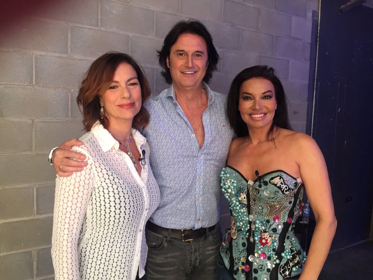 AbradeloAndaFan's tweet photo. Más fotos de ayer del programa @HoraPuntaTVE de @mariaabradelo @_javiercardenas @a_grepi antes del directo 📺 https://t.co/uUGKBdehDa