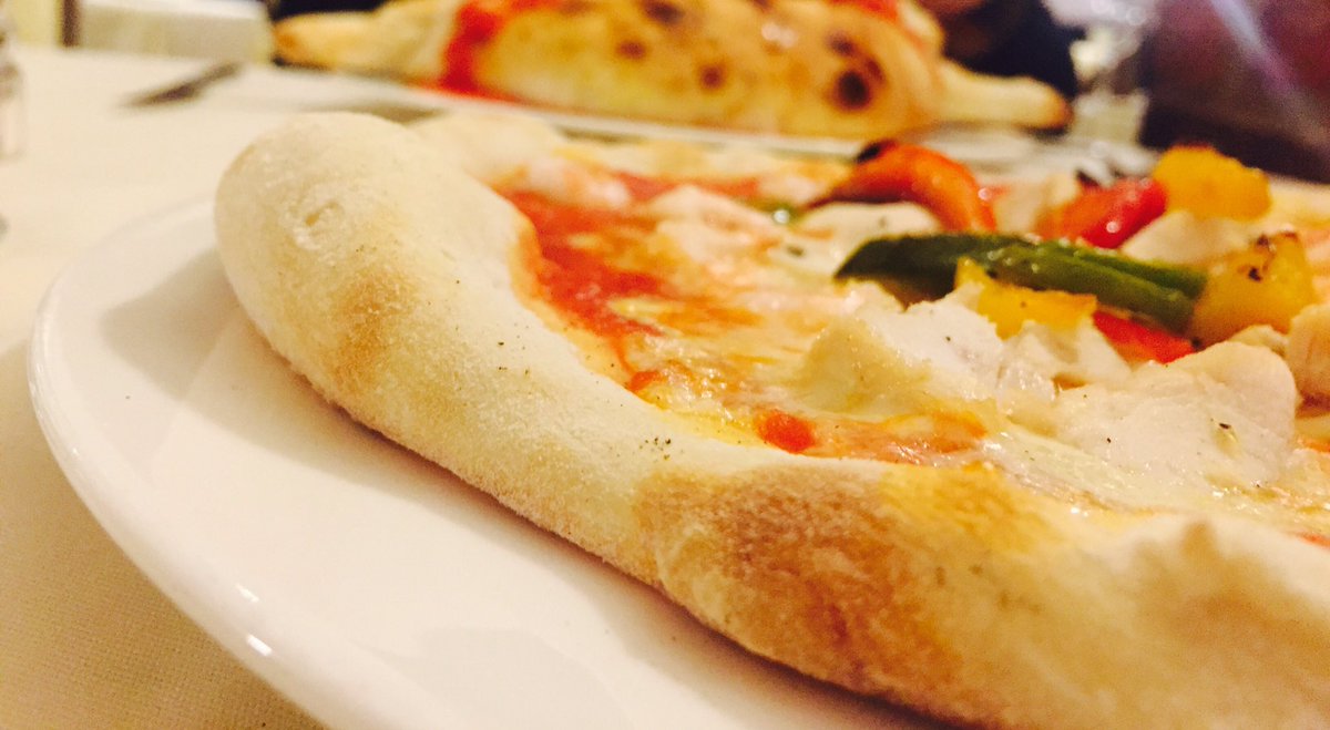 Gamble_FS's tweet photo. Want to cook a #pizza in 90 seconds? In our #ventless @OventionUK give us a shout 🙋🏽 #Matchbox360 #oven #cooking #catering #Ovention https://t.co/8iMl4dOLEY
