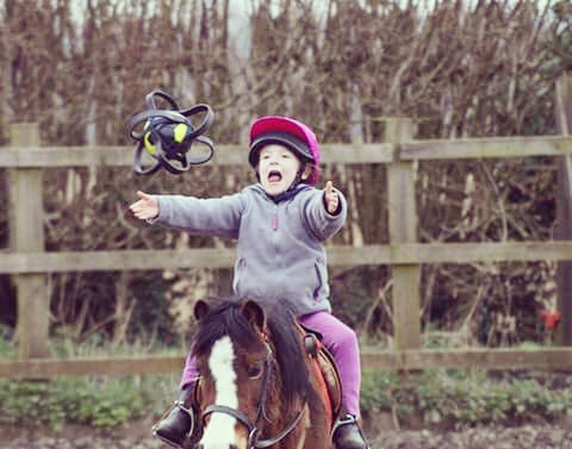 Great shot from the weekend thanks to <a href="/GroveHorseball/">Grove Horseball Club</a> 🐴⚽️ #GetInvolved #Horseball #HorseballUK #JointheRide #HorseHour