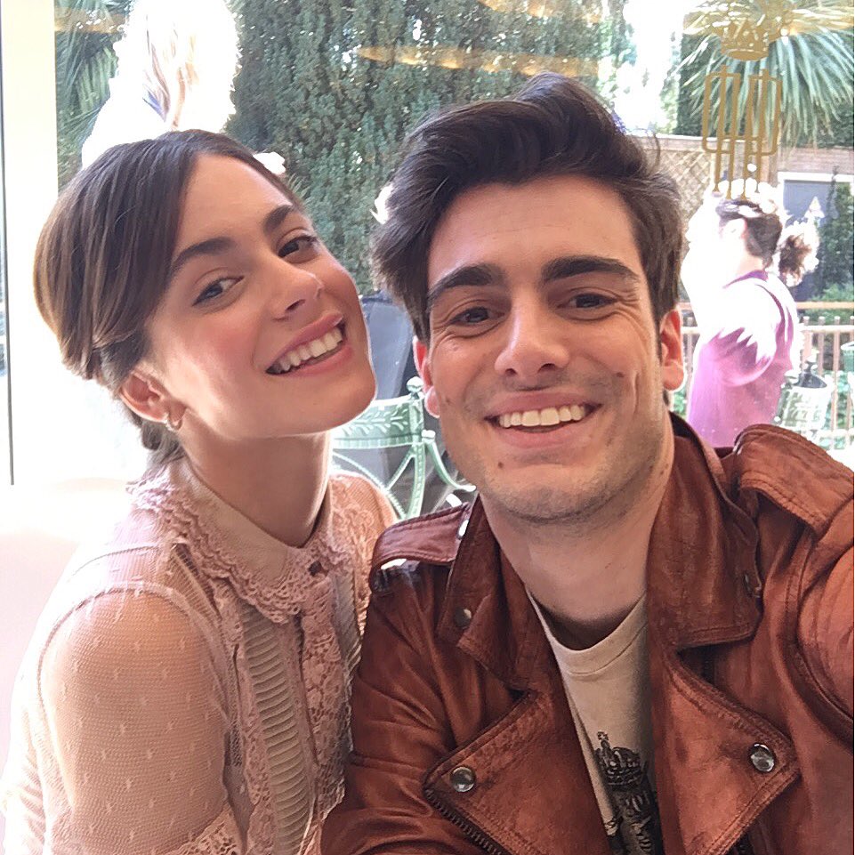 lino_dinuzzo's tweet photo. Feliz cumpleaños hermanita 🤗
Eres un don para mi vida ✨
Te quiero hasta el cielo 🌹
Buon compleanno sorellina 🤗
@TiniStoessel https://t.co/TNU7FYOCfV