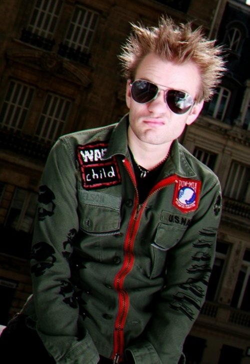 HAPPY BIRTHDAY 

Deryck Whibley 