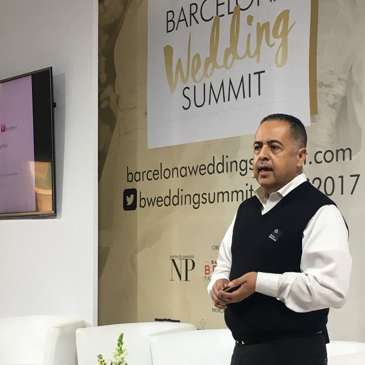 BridalBcnFW's tweet photo. Iván Meza VP of @Group868 collaborates with @BCNbridalweek to reach bridal markets in North America, Canada and Mexico. #BWS2017 https://t.co/wR3od22bXk