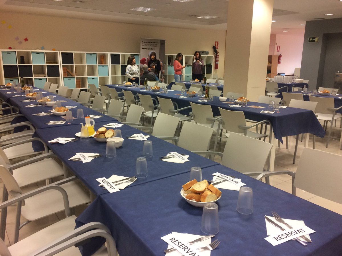 programarems's tweet photo. Tot a punt pel dinar extraordinari d'avui.
#PortesObertes #SantaColoma #DinaEnCompanyia https://t.co/Twr5TZibLG