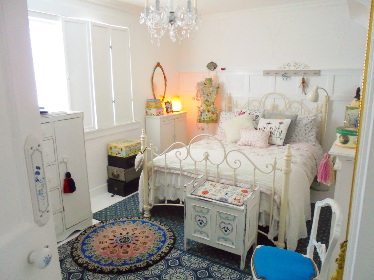 jigglemawiggle's tweet photo. #springtime #springclean #bedroomdecor #layeringrugs #rugs #jigglemawiggle #pattern #textiles https://t.co/rzHrQ5Pk5O