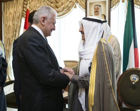 أمير #الكويت يلتقي رئيس الوزراء التركي بمقر إقامته بالعاصمة أنقرة لاستعراض العلاقات بين البلدين، وسبل تعزيزها وتنميتها بالمجالات كافة
#الوطن