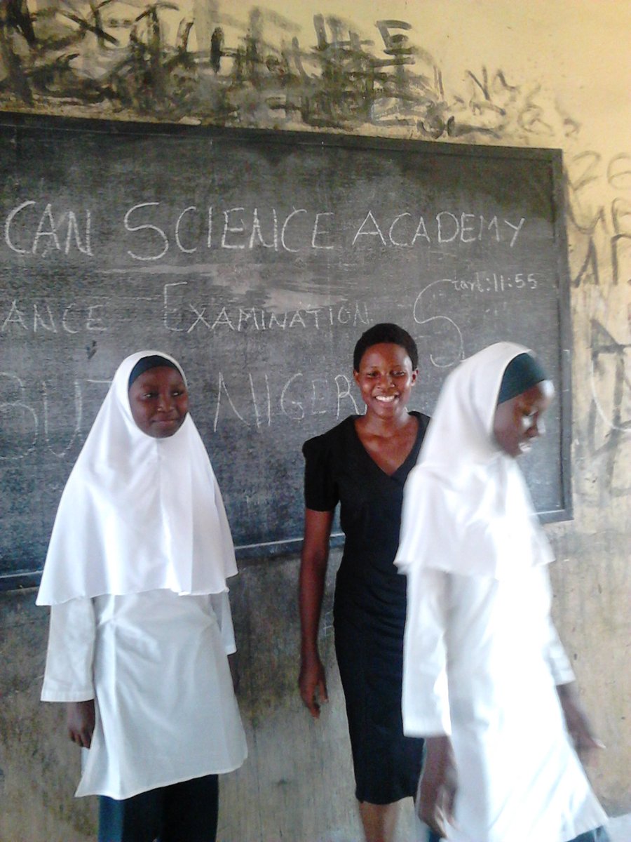 AjalaOluwaseyi1's tweet photo. Candidates were happy to met themselves after examination @AfricanGifted, took series of pictures together https://t.co/8qYdzn5z13
