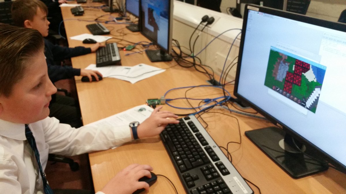 DdR333's tweet photo. Creating tnt flashing to glowing obsidian on @Raspberry_Pi @Minecraft @CAS_Manchester #funwithcomputing https://t.co/VFxbbdeJIw