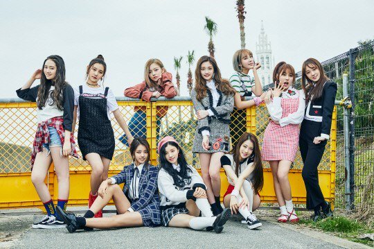 FSVTSQ's tweet photo. Selamat malam dan selamat untuk debutnya adik adik PRISTIN ^^ #HI_PRISTIN #WEE_WOO https://t.co/ndzBRmCOql