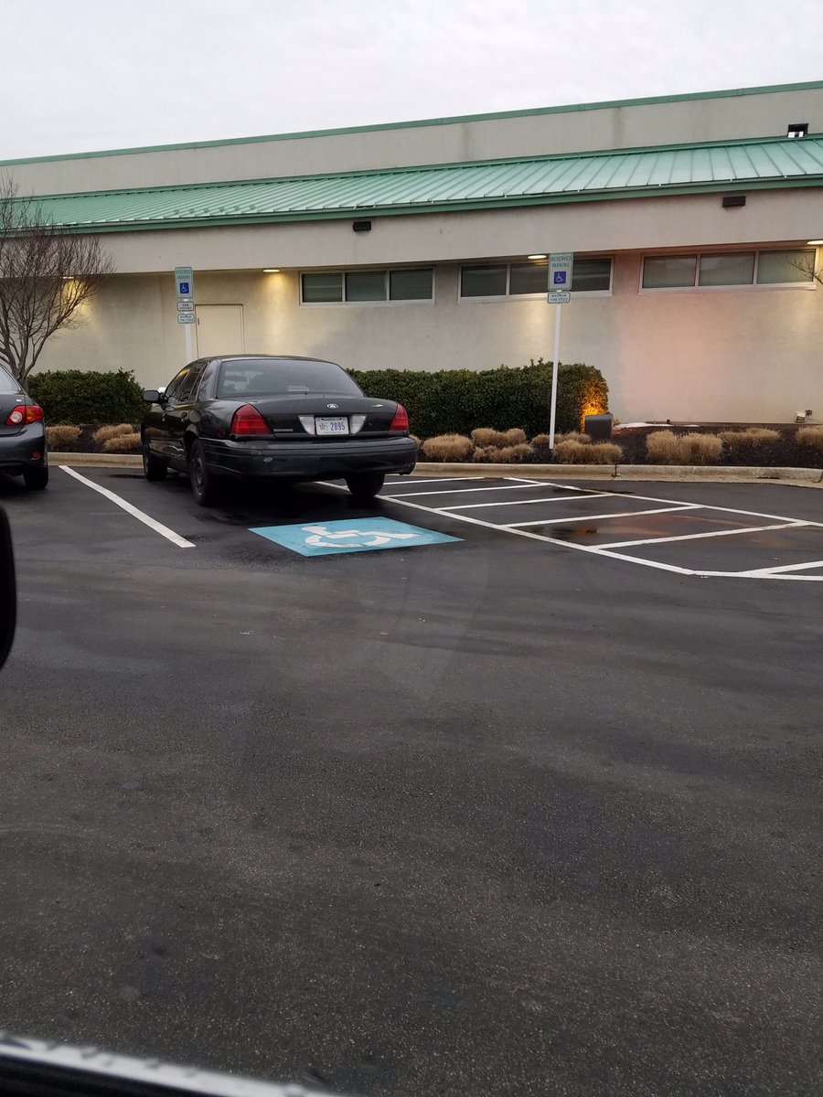TheMFL's tweet photo. @DCPoliceDept just saw an officer park in the handicap spot. Care to comment? https://t.co/tt0j23CxT3