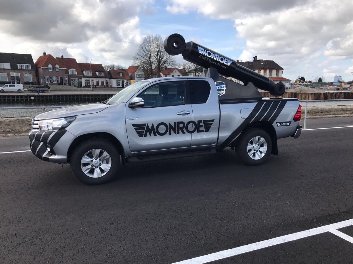 De Monroe BNL wagen is helemaal klaar voor zijn reis. #monroe #oespectrum #car #shock
