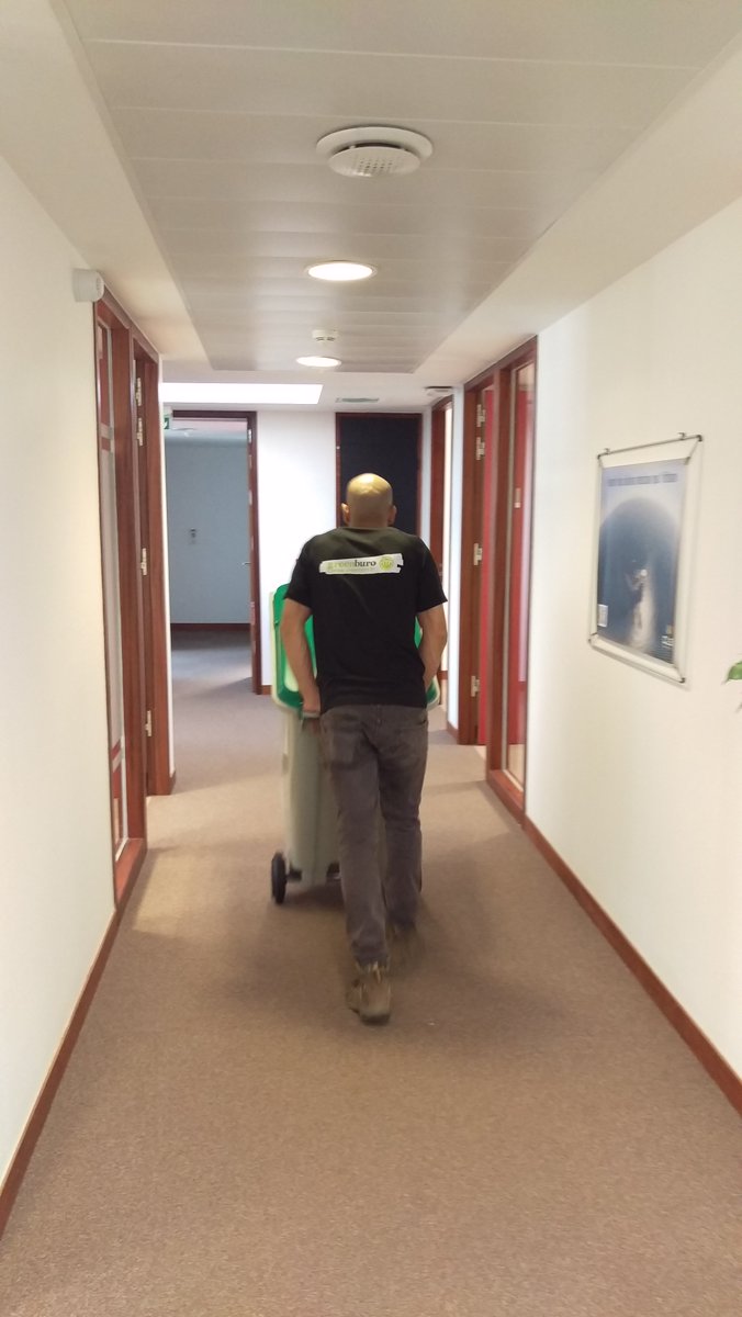 Greenburo_SCOP's tweet photo. @EMATOPIE Bravo à tous les collaborateurs @CLS_Group pour leurs implications ! Le #recyclage est bon pour la planète et pour l'#emploi aussi https://t.co/pWng6DxrVj