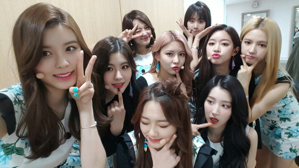gu9udan's tweet photo. 오전부터 늦은 밤까지 응원해주신 단짝 고맙다뀨~😙 #구구단 #구구단짝👍 https://t.co/GXjrb0tUDd