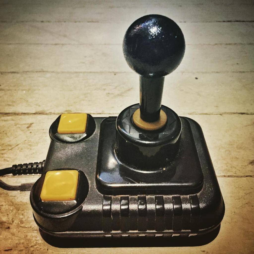 retrotechinfo's tweet photo. #retro #gaming #controller #joystick #zipstick #vic20 #commodore64 #amiga500 #æø⦠https://t.co/xc4In7RT6v https://t.co/tTEs769JjG