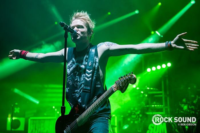 Happy birthday to Sum 41\s Deryck Whibley!  