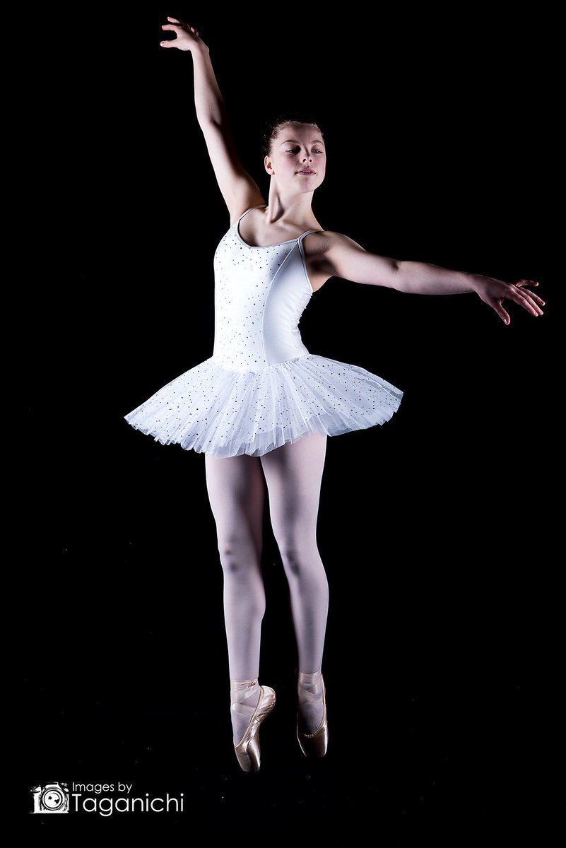 vanessathomas73's tweet photo. Thrilled with my pics from @TaganichiImages My beautiful ballerina 😍😍@ThomasSeren https://t.co/SSdxo78PpE