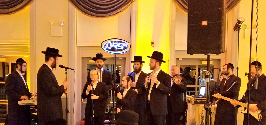 jay_kay57's tweet photo. Beautiful Bar Mitzvah at #dykerheightsgolfcourse
Featuring #allstar lineup
@yumilowy @yedidimchoir @MKStudios @MoishyGlick @mnmlicht https://t.co/xkiE8dlEg4