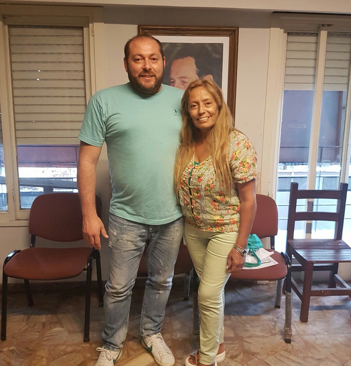 SanMiguelWeb1's tweet photo. El Cjal @juanjo_castro entregó una colaboración económica para la compra de pintura destinada a la Esc.39 B°San Ambrosio @danielscioli @C5N https://t.co/d5wddui0nY