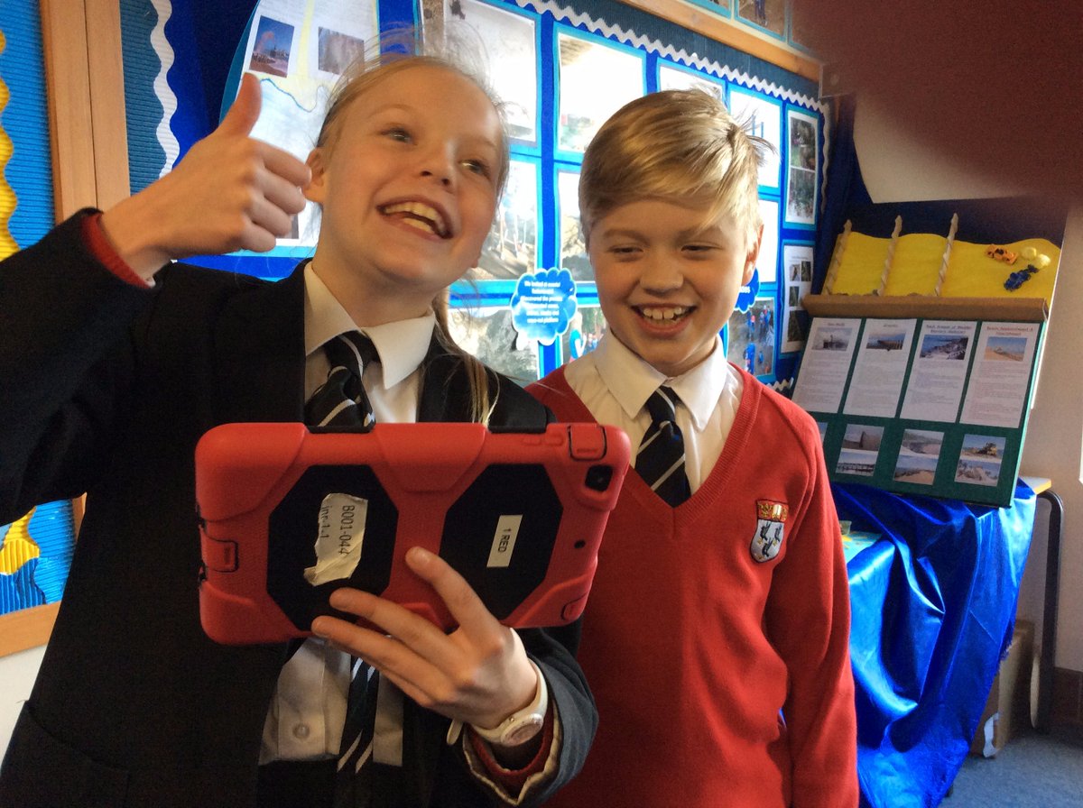 NottsHighIJS's tweet photo. Year 5 having fun taking on the #juniorlanguagechallenge and learning French with ipads today! #mfl #jlc2017 @uTalk https://t.co/mdULueHuwN