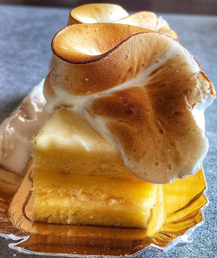 sdot_86's tweet photo. Lemon Meringue Torte 🍋 #latergram #lemon #dessert #sweets #tart https://t.co/nj8PbwMs8K https://t.co/cvIA6wr2MV