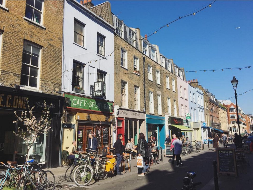 Enjoying a lovely sunny afternoon on Exmouth Market! ☀
bit.ly/2monpPI