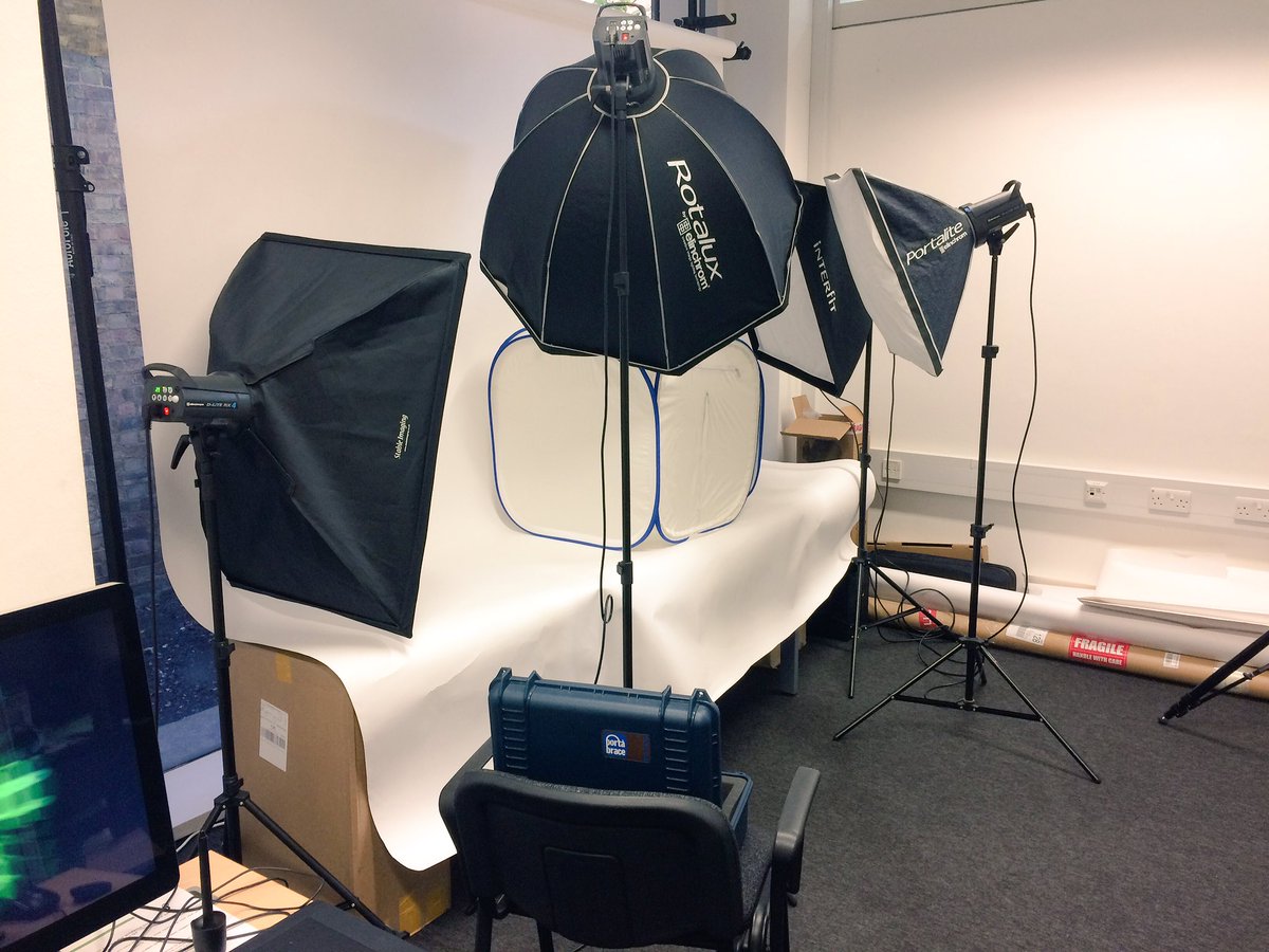 JcBonassin's tweet photo. Today's set .. #elinchrom #productphotography https://t.co/svHBOhTgcP