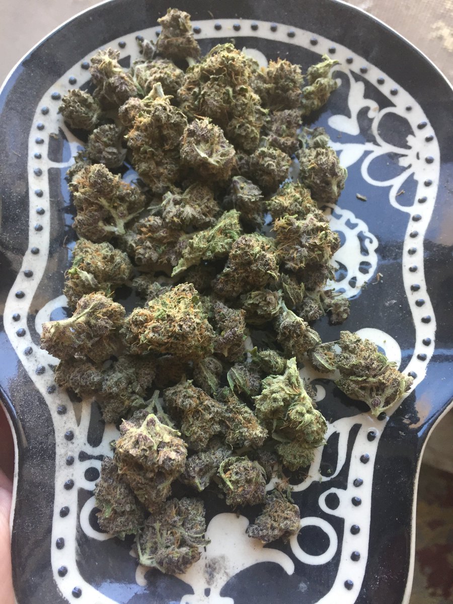 JesseDUBB618's tweet photo. #fire #wakenbake https://t.co/T3uCMFooM2