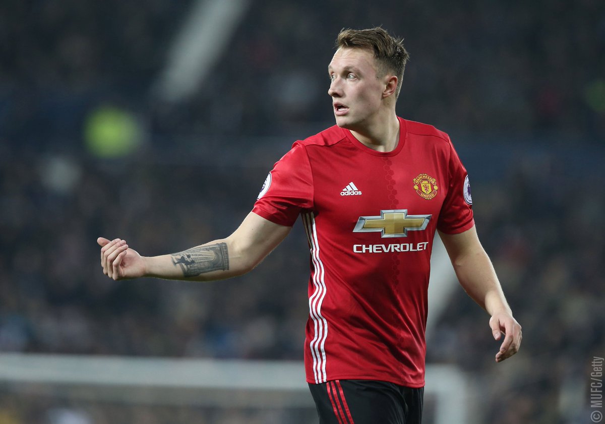 phamnghia_0411's tweet photo. P.Jones sẽ quay trở lại ManUtd vì dính chấn thương trong lúc tập luyện cùng tuyển Anh.
👉 https://t.co/Bst0gWFPnA
👉 https://t.co/u9Bs3yKUvY https://t.co/89v25xY6wo