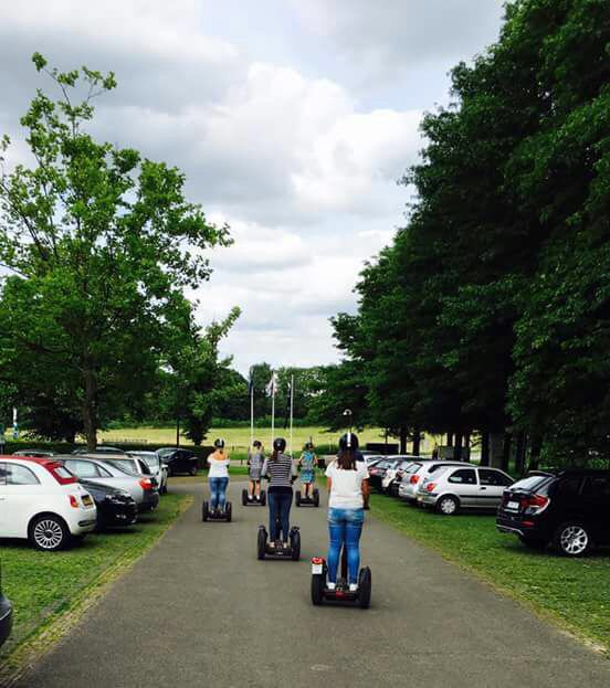 HotelVaalsbroek's tweet photo. Het Limburgse #heuvellandschap op een andere manier verkennen? Maak dan een #Segweg tour en geniet van het mooie #uitzicht! 🌳 #Limburg https://t.co/tfLNyNfV0C