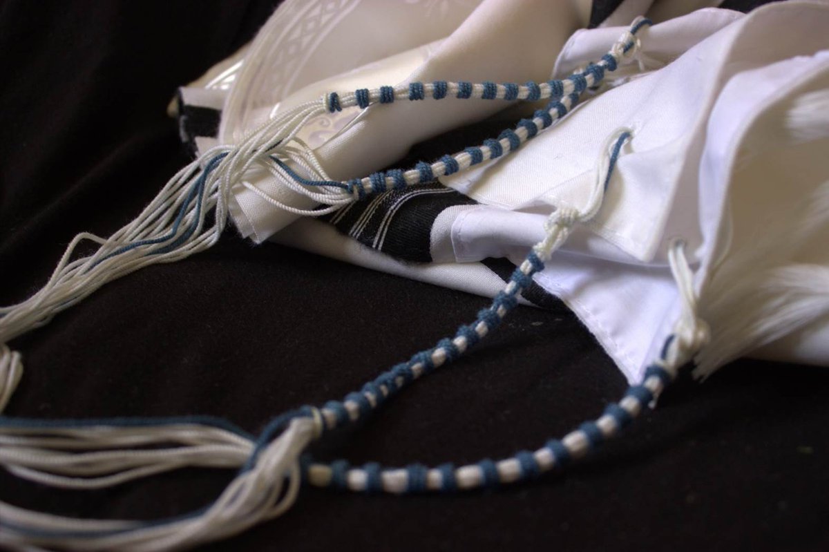 BaruchSterman's tweet photo. Beautiful! Would you consider putting Tekhelet on your Tallit? Many Gush Rabbanim already have. Love to make it happen. @PtilTekhelet https://t.co/oBcGBtNifS