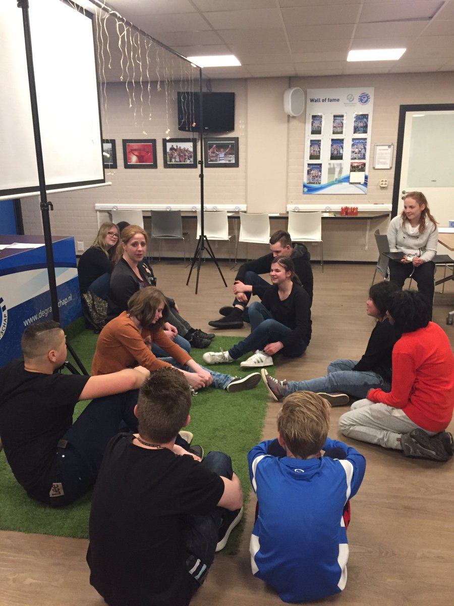 Kanjers <a href="/HetBariet/">Het Bariet</a> leren met de WOW-factor bij @PfSOostGld <a href="/pfsnl/">Playing for Success</a> Mèt topstagiaires van Mijn School @rocgraafschap Cijfer vd dag .. een 10!