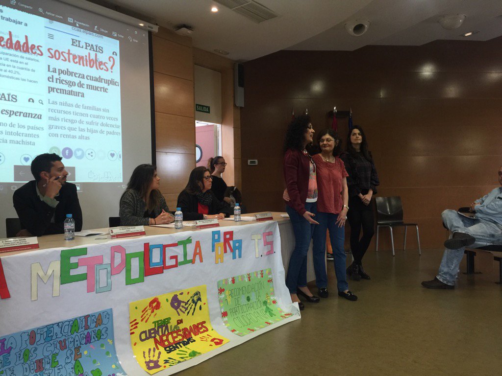 TalaSocial's tweet photo. Reconocimiento a la profesora Beatriz Cortés. Enhorabuena por tu trabajo y gracias!! https://t.co/3K79YG0GXM