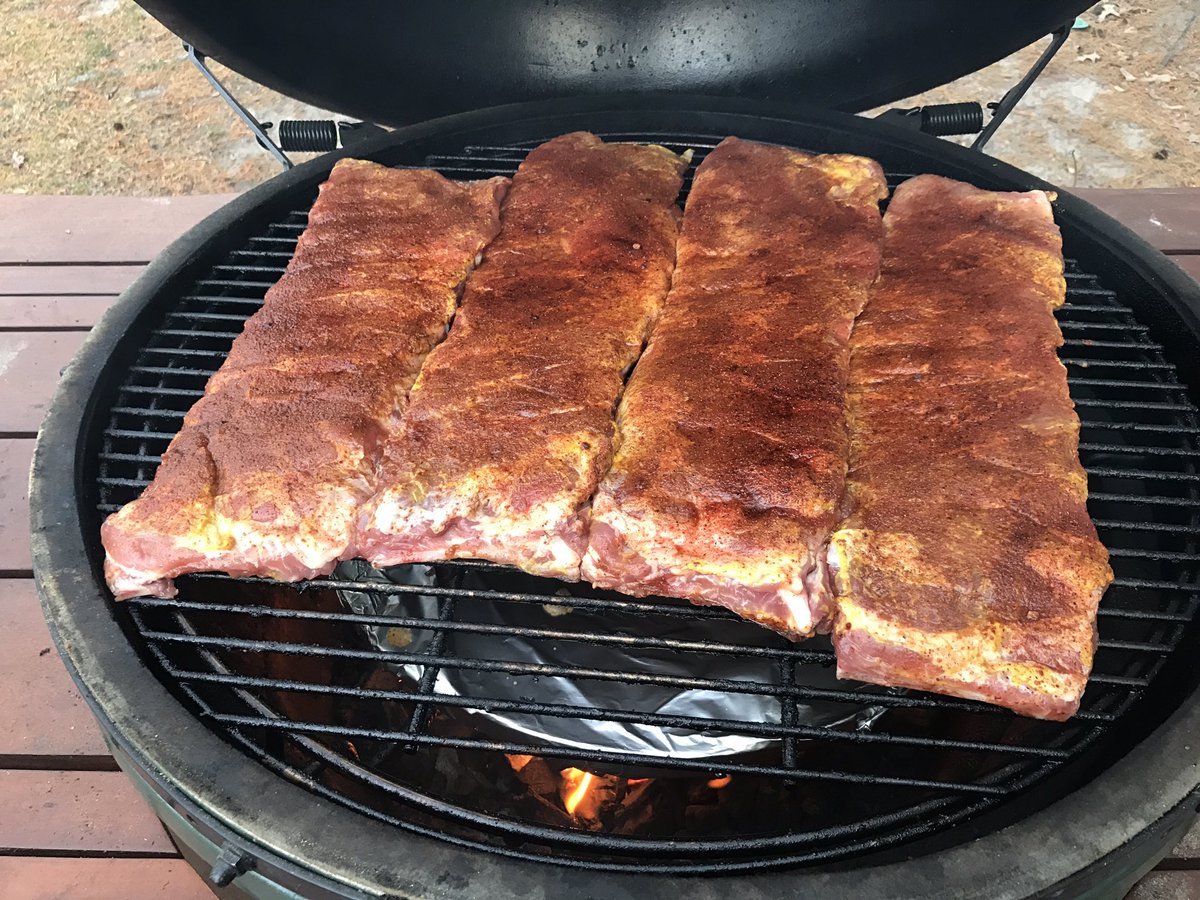 scpitmaster's tweet photo. Full rib coverage today in the XLBGE. #porkmafiaapproved #louisianabayou #bbqnerd @BGE_nation @BigGreenEgg @philwingo https://t.co/1NpHPpBe1R