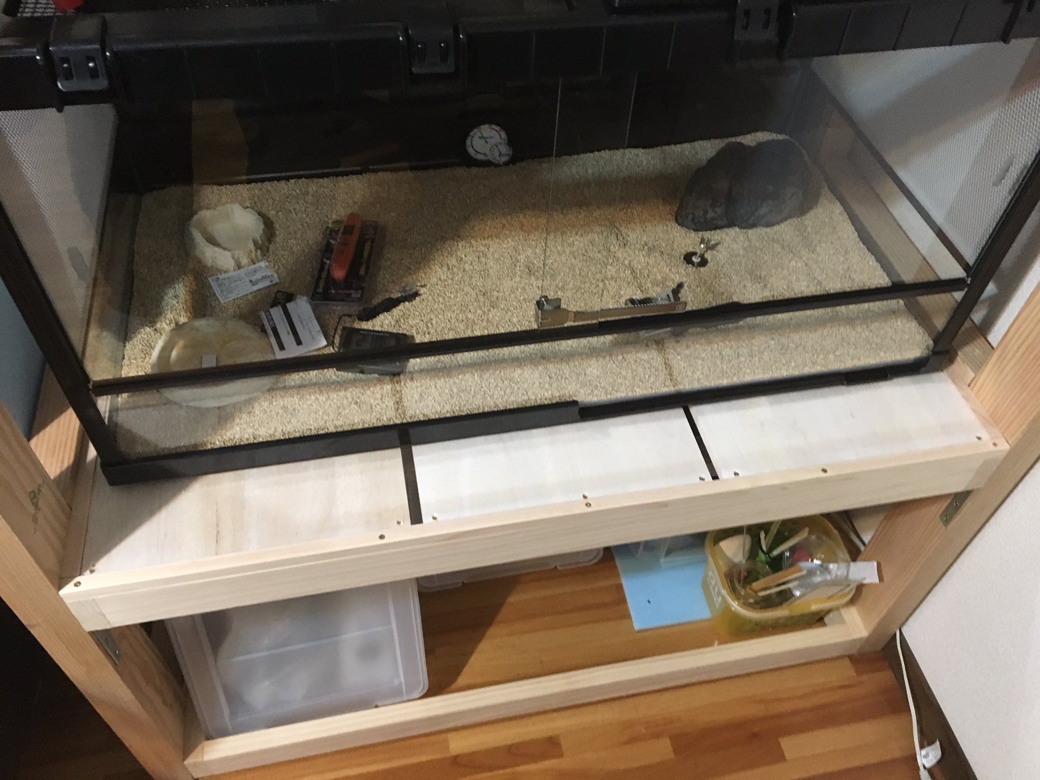 ｹﾞﾚｹﾞﾚ 水槽台自作しました 製作費円程 製作時間約4時間 ホームセンターで材料買って自分できざみましたが ホームセンターの木材高い 今度は材木屋さんで調達します T Co Vpeyujzomm Twitter