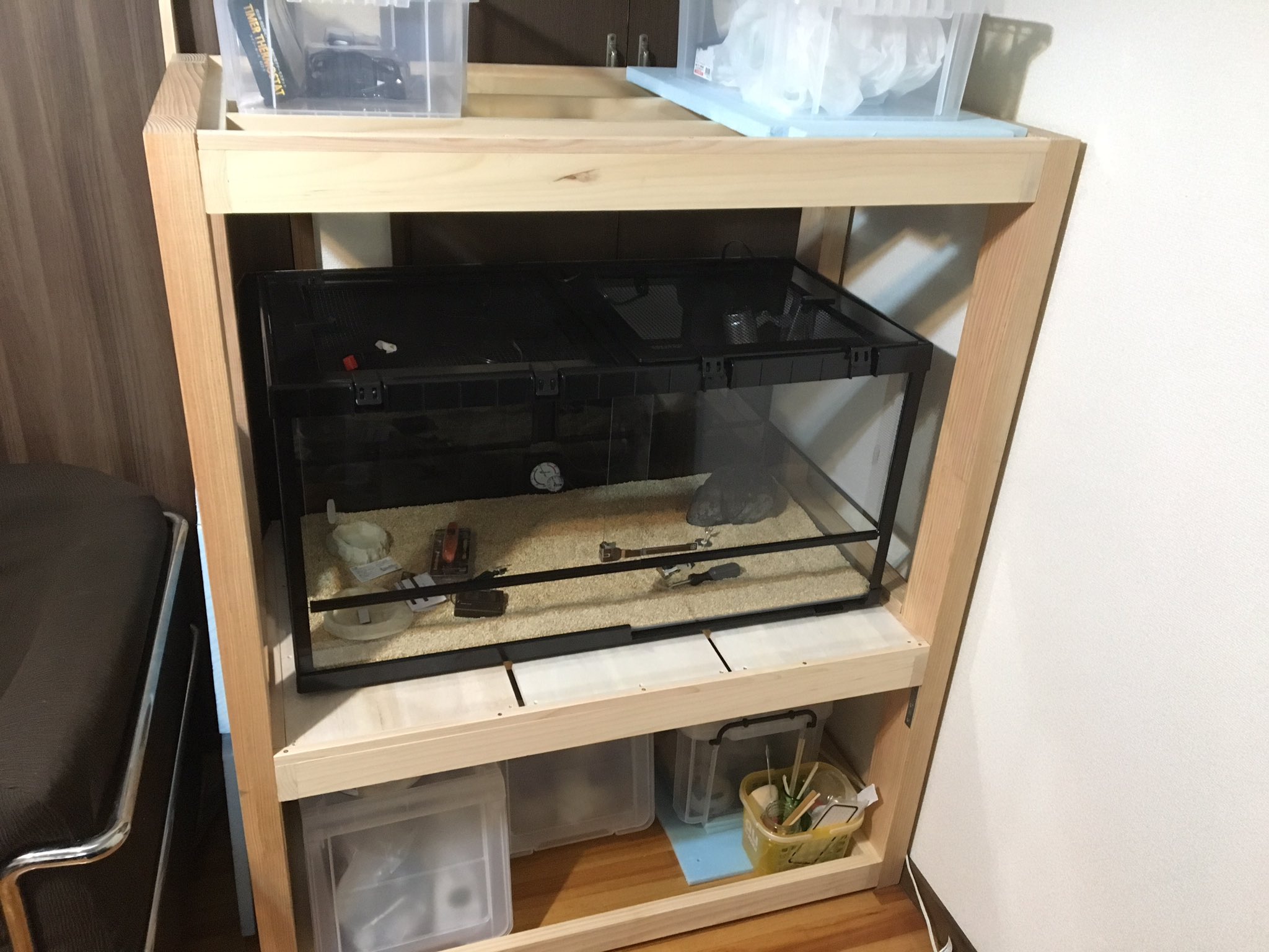 ｹﾞﾚｹﾞﾚ 水槽台自作しました 製作費円程 製作時間約4時間 ホームセンターで材料買って自分できざみましたが ホームセンターの木材高い 今度は材木屋さんで調達します T Co Vpeyujzomm Twitter