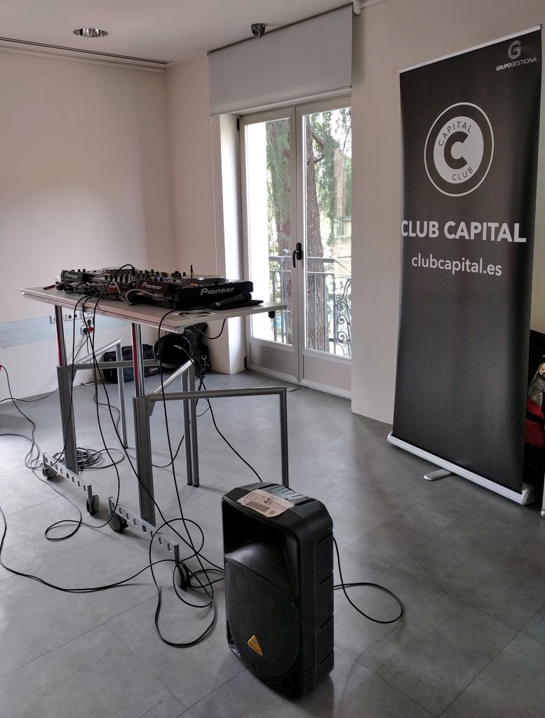 GincaHer's tweet photo. En @FUNDACIONPONS una nueva jornada de @ClubCapital_ hoy con @FernandiscoOK Todo preparado!!! #musicoach https://t.co/q6Sf7AAaXH