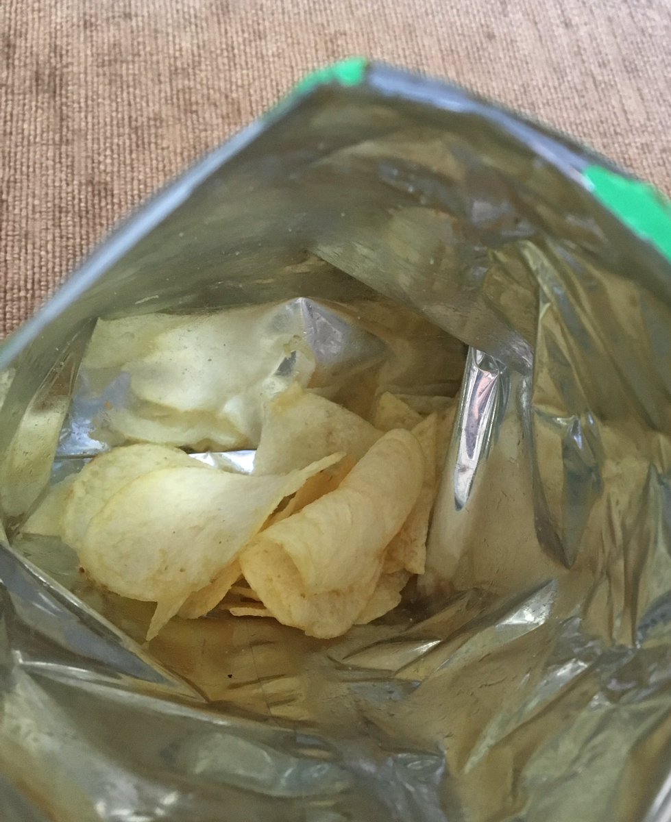 catmagicfingers's tweet photo. @Alicelevine oh yeah... what's that cheeky one? A folded over?!! #rageagainsttheanswermachine #foldedcrisps #saltandvinegar https://t.co/Z3SmPGaGvg