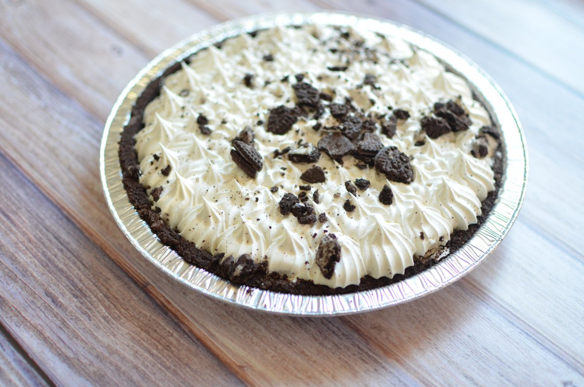 BeingMrsBeer's tweet photo. Cookies and Cream is my favorite... what's yours? https://t.co/emnADIl7OG #EdwardsPieceOffering #ad https://t.co/wSyC6HUTLQ