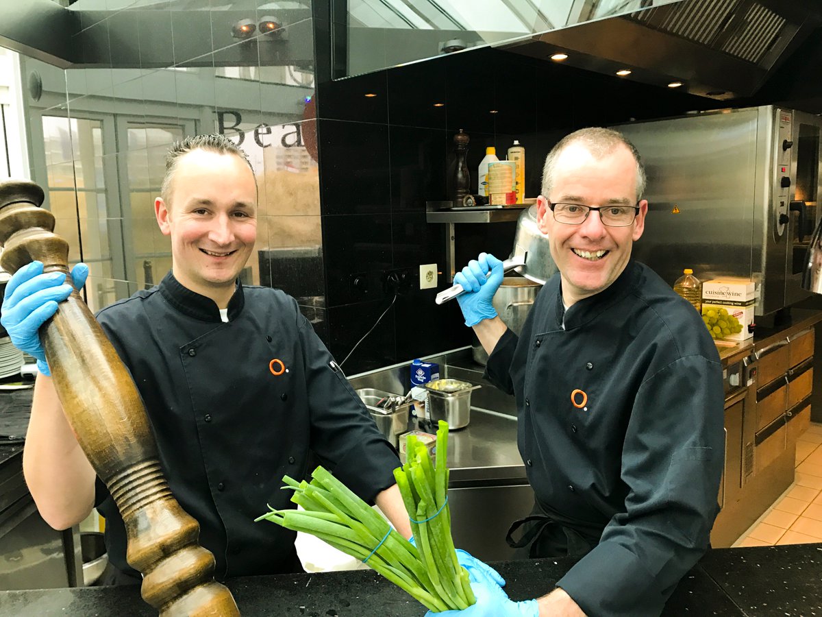 WE ARE HIRING! Wij staan te popelen om de keukenbrigade uit te breiden. Stuur jouw motivatie en CV naar sollicitaties@hotelsvanoranje.nl.