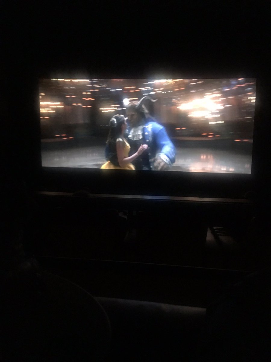 VeronicaBastos1's tweet photo. FELICIDADES @Disney Bella película!Un lujo de vestuarios,canciones, locaciones,coreografías.Enamorada "Beauty and the Beast" @sarahdo28 👏🏻👍🏻 https://t.co/wGS86srHs2