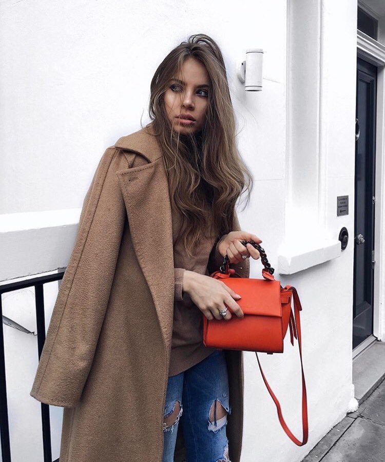 BizzaarApp's tweet photo. LDN 👜
.
.
.
.
.
.

Credit - @xenia  
#fashion #fashionista #model #blog #vlog #lovefashion #londonfashion #urban #ootd #london https://t.co/0OB6zEYLpa