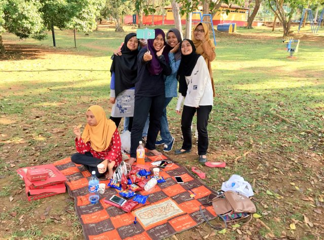 mokayrhighness's tweet photo. That moment bila kau rasa makanan lagi penting daripada member2 kau https://t.co/uUclxubRHo