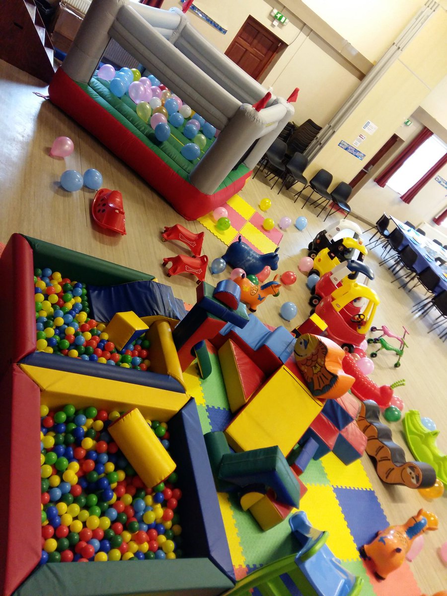 MunchkinParty's tweet photo. Fantastic Party at Pontlliw Village Hall. Dates filling up fast in 2017...book your party today! #swansea #gorseinon #softplay https://t.co/6IvdgvguZD
