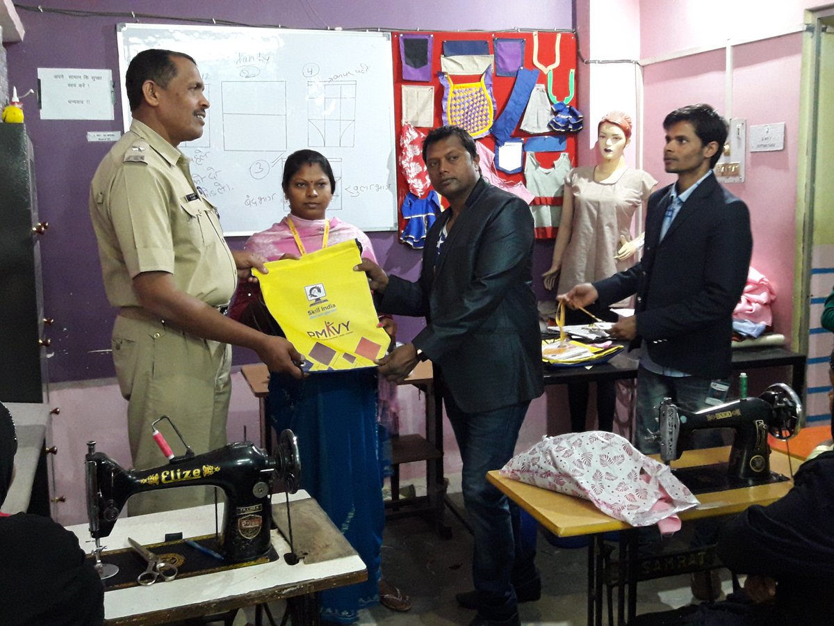 sgrsirba's tweet photo. Induction Kits distributed to 120 enrolled trainees under PMKVY 2.0 for 2016-2020 https://t.co/AM905HimOC
