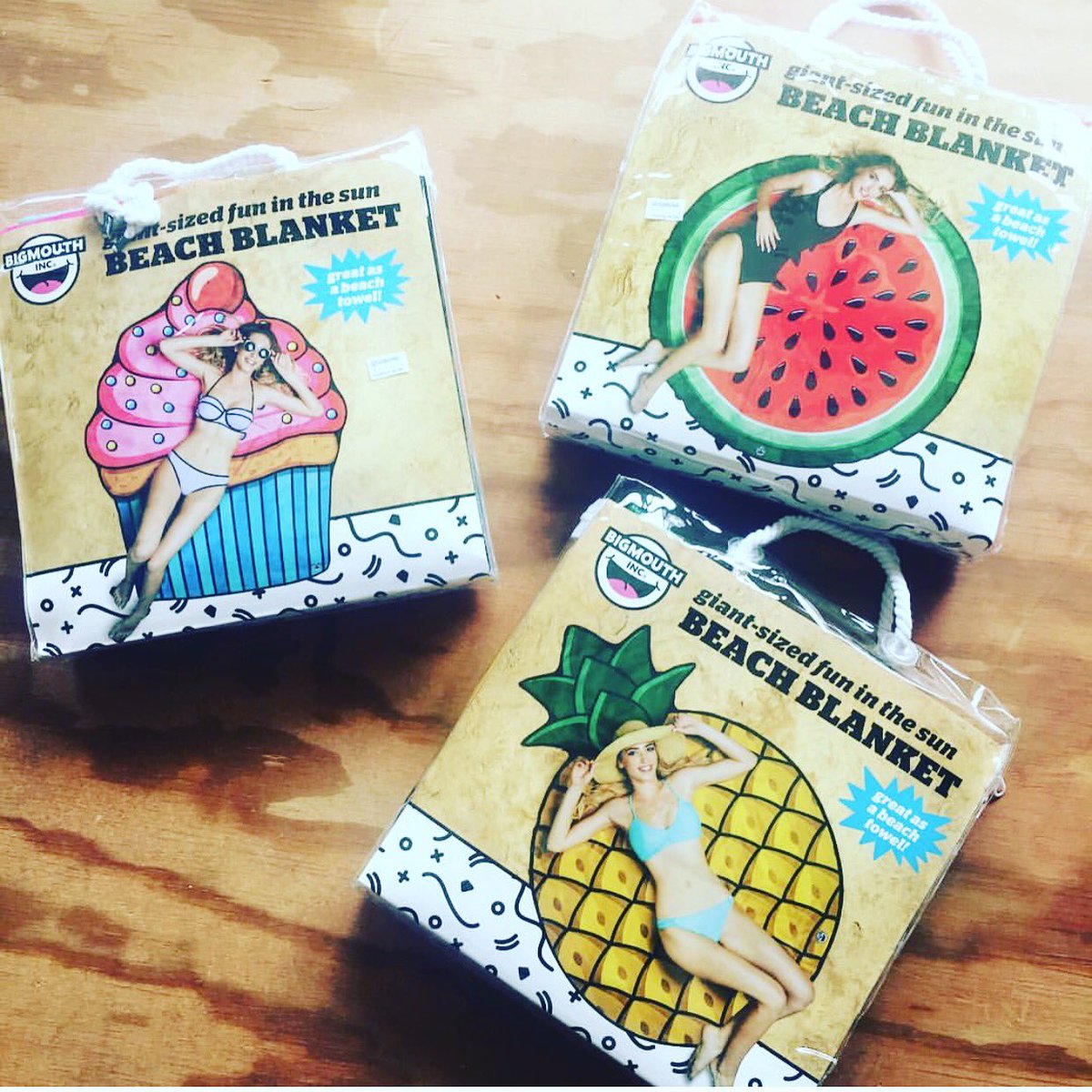 rosetta_brands's tweet photo. Who cares if it's blowing a gale or piddling it down it's time to celebrate spring in style #beachblankets ❤️☀️🌬 #BigMouthInc #BigIdeas 😉 https://t.co/hDY62Xu0a9