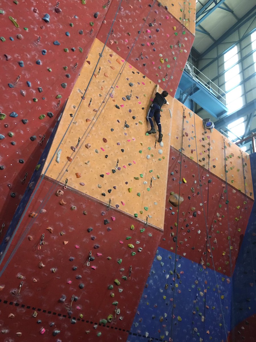 ACEadventureED's tweet photo. Y9 @alternativeace transferring their learning from to outdoor environments to the indoor wall, #skillretention #mindsettolearn https://t.co/MARiahez0k