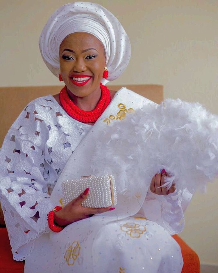 stringweddingng's tweet image. Happy &amp;amp; beautiful #bride. #makeup @banksbmpro #photo @laphyphotography #asooke @molbaks. #stringmynaijawedding #nigerianwedding #wedding