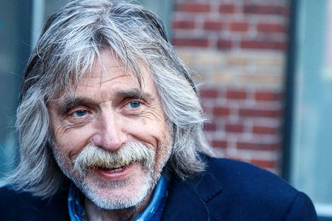 PDDrenthe's tweet photo. Johan Derksen komt ook langs op #BCDD 2017. Dinsdag 4 april om 20.00 spreekt hij in #Arena #TTHall #Assen @HollandBlues #Voetbalinside https://t.co/sy4eOF2b9m