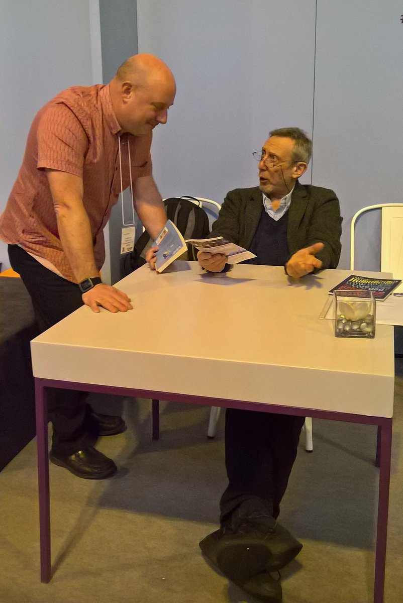 IngestreArts's tweet photo. Highlight of #Edshow17 was meeting @MichaelRosenYes - a great advocate for the role of arts in education. https://t.co/qmQtfi4c7R